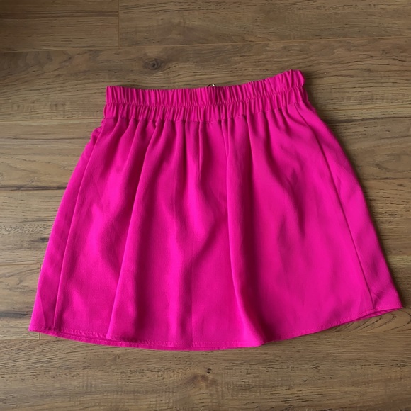 Vibrant pink mini skirt - Picture 3 of 3